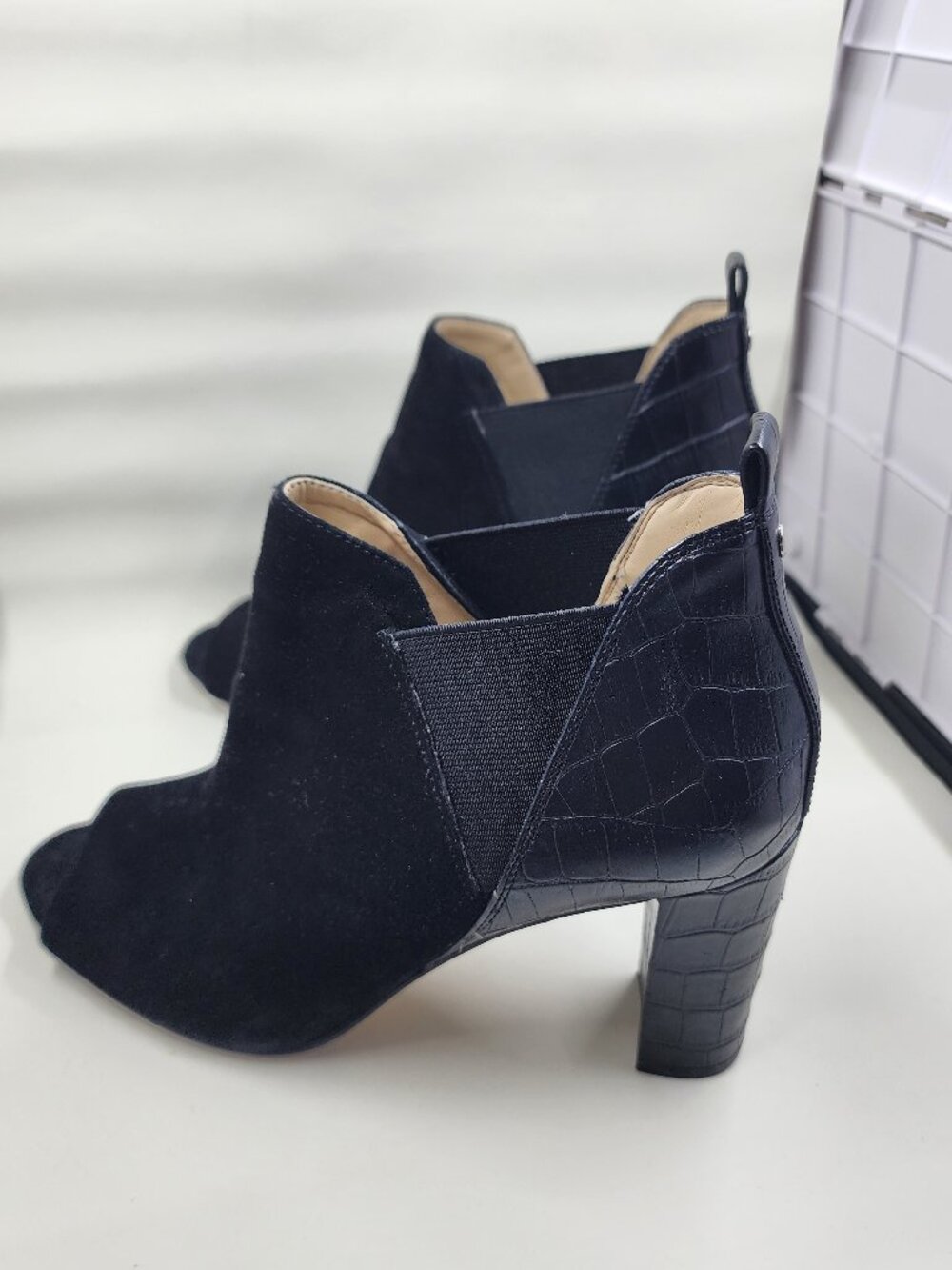 Marc Fisher Black Suede & Alligator Heels Women's Size 8